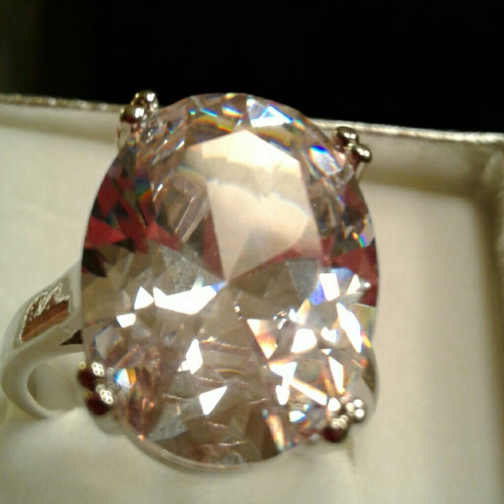 Beautiful New White Sapphire 925 Sterling Ring - Picture 7 of 8